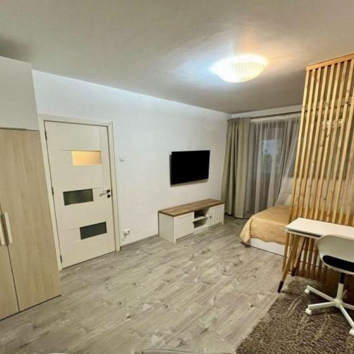 Dristor etaj 3 decomandat cu boiler - Fotografie 1