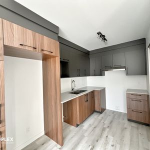 4 1/2 - Photo 2