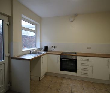 3 Bedroom Terraced House for Rent - Photo 2