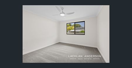 Freshly Renovated Family Home – Walk to the Beach! - Photo 5