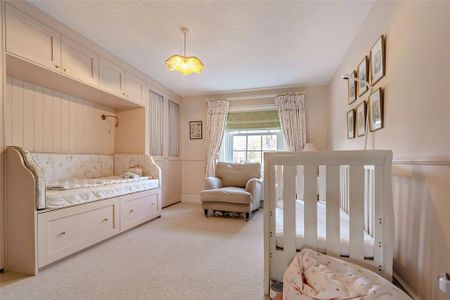5 bedroom semi-detached house to rent - Photo 2
