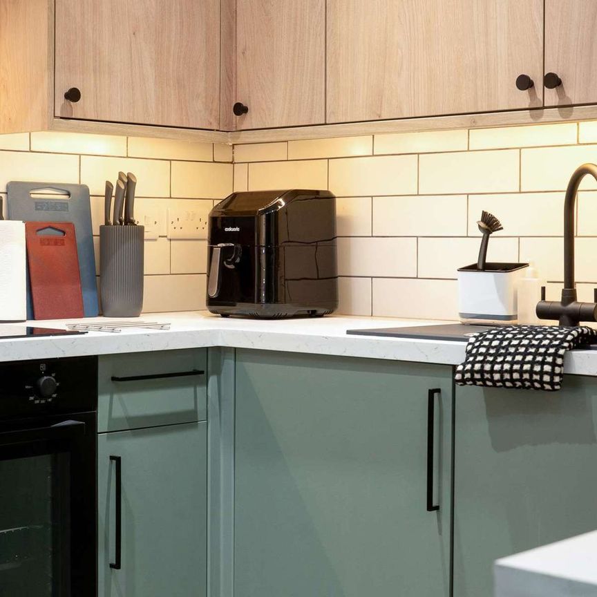 Hamilton Road Room 2 - Photo 1