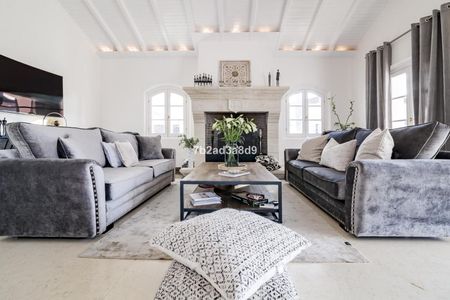 Detached Villa in Benahavís - Photo 2