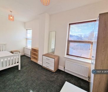 4 bedroom terraced house to rent - Photo 3