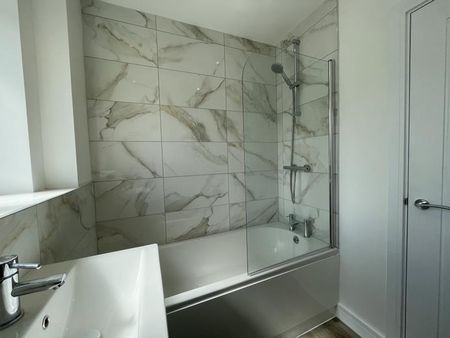 3 bedroom detached house to rent - Photo 4