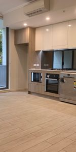 Modern 1 bedroom unit on 6th floor building b - Photo 3