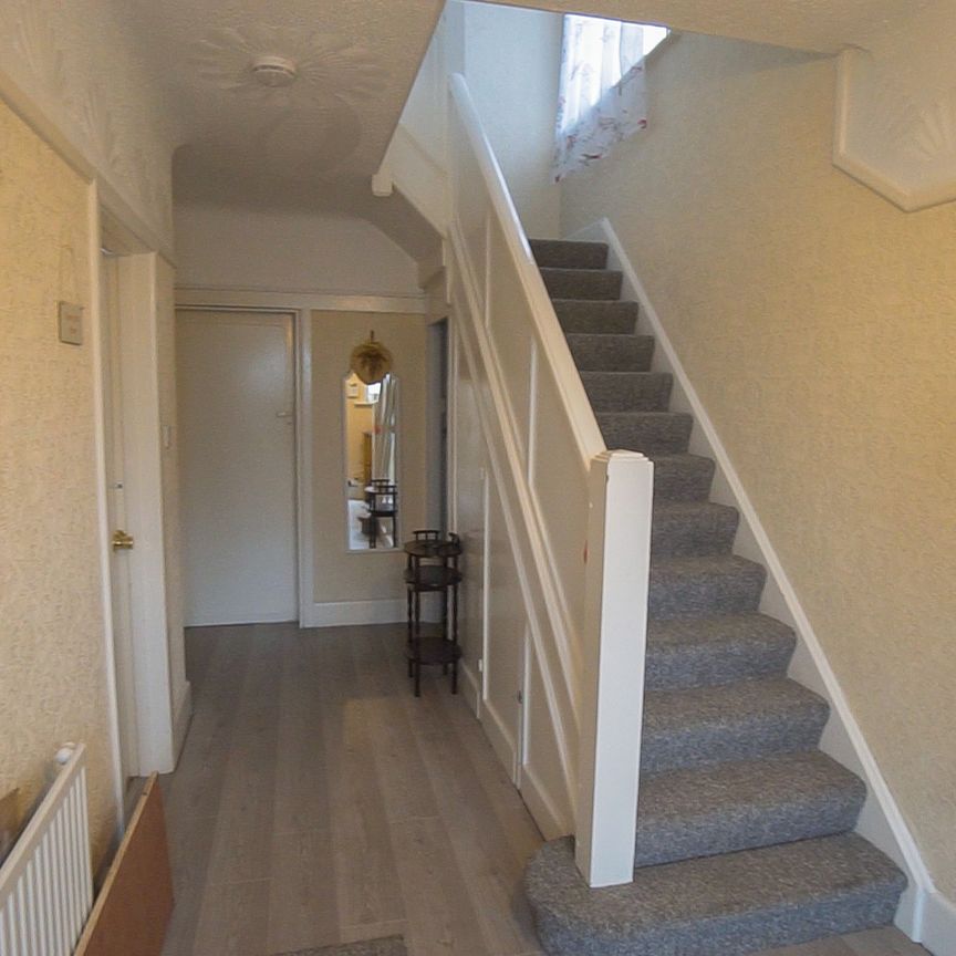 4 Bedroom House To Rent in Wallisdown - £1,860 pcm Tenancy Info - Photo 1