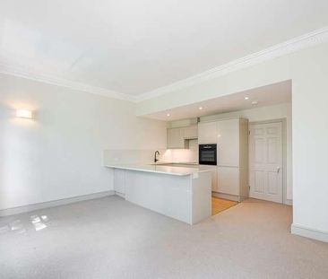 St Georges Square, London, SW1V - Photo 3