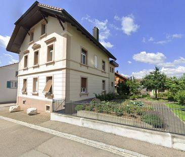 Charmante 4.5-Zimmer-Wohnung in denkmalgeschütztem Gebäude in Büsse... - Photo 4