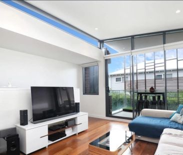 Spacious Townhouse in the Heart of Richmond - Photo 6