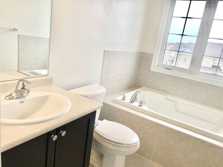 For Lease - 10 Oakmore Lane, Brampton, Ontario - Photo 3