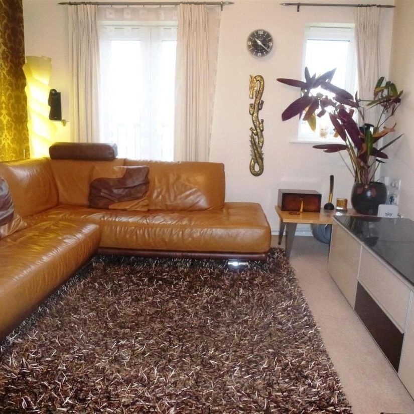 PETERBOROUGH - Photo 1