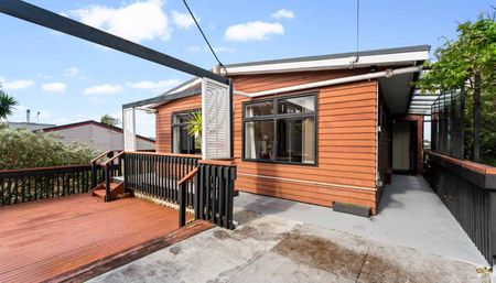 Stunning Three bedroom house - Photo 3