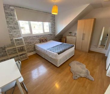 1 bedroom in a house share to rent - Photo 4