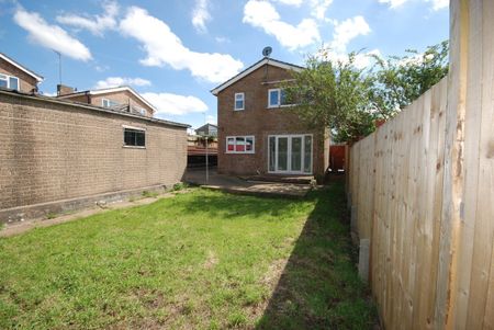 Derwent Close, Brownsover, Rugby, CV21 - Photo 5