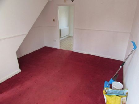 Terraced House to rent on - Photo 2