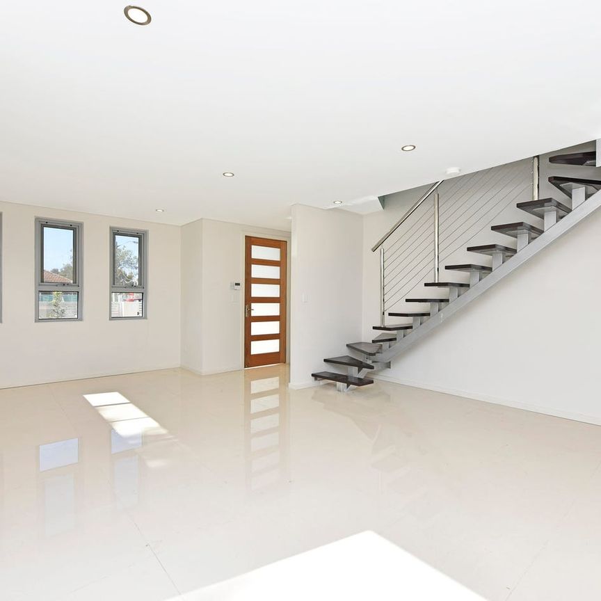 Stylish and spacious living in Prime location - Photo 1