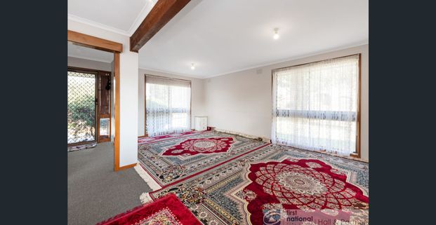 Spacious Two Bedroom Unit! - Photo 1