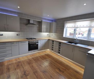 4 bedroom semi-detached house to rent - Photo 3