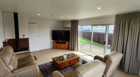 THREE BEDROOM BELL BLOCK HOME - Photo 4