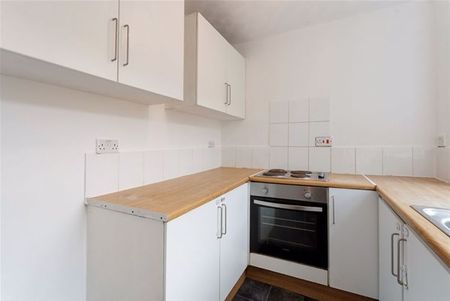 27 Hartington Road, Bolton - Photo 4