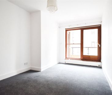 Well presented 2 bedroom apartment to let in this sought after deve... - Photo 2
