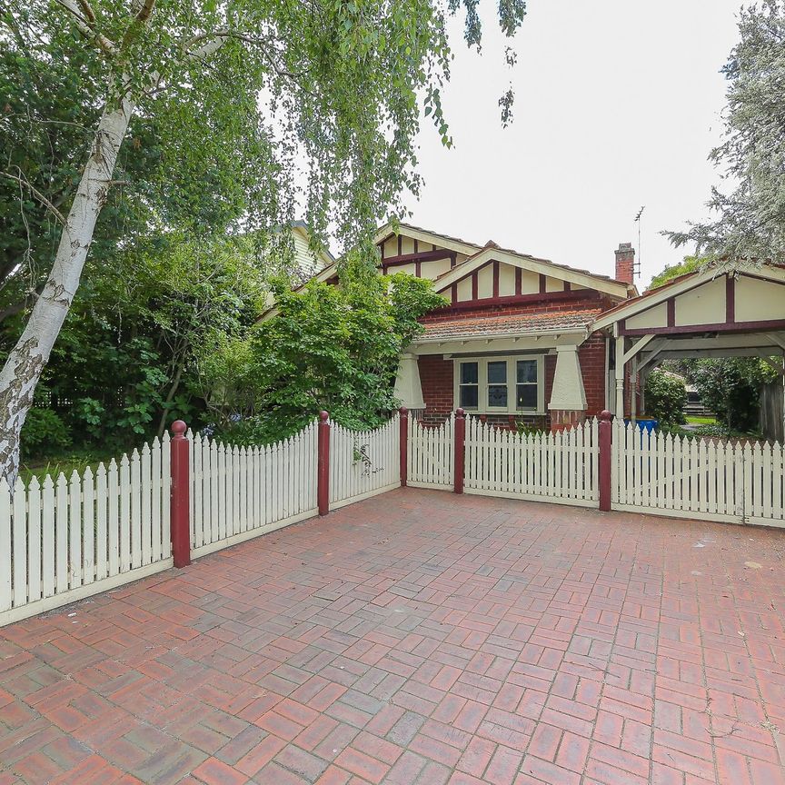 Three bedroom family home - Photo 1