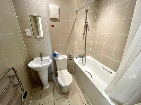 2 bedroom flat to rent - Photo 5