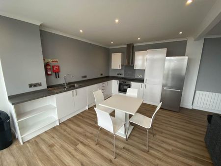 3 bedroom flat to rent - Photo 4