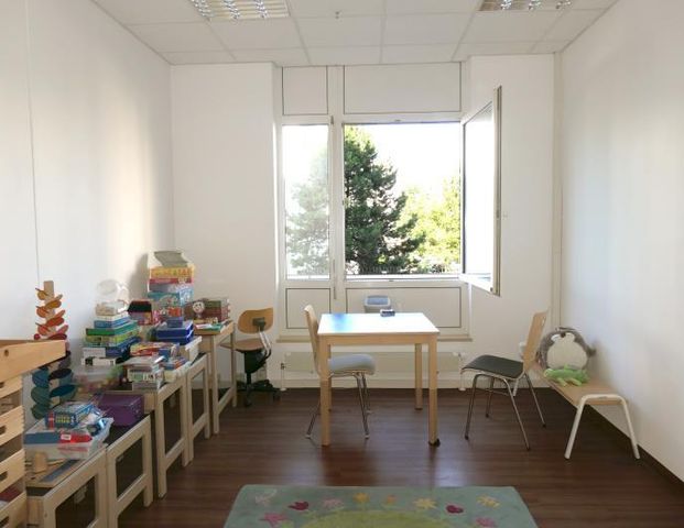 N-Wetzendorf: Praxisfläche mit ca. 182 m² - 6-9 Räume - 1.OG - in kleinem Einkaufszentrum - Foto 1