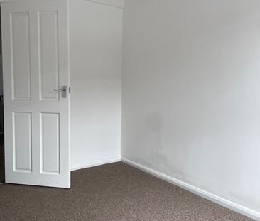 2 Bed Flat, Dunstable Road, LU1 - Photo 5