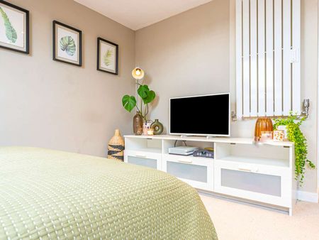 UK Award Winning, exceptionally high standard, design-led, immaculate, quiet, friendly & sociable shared home in prime location, close to Chester City Centre, transport, good shops and leisure. - Photo 5