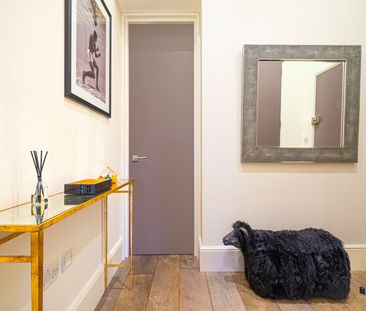 Duplex apartment on one of Chelsea’s finest garden squares - Photo 3