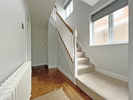 3 bedroom Semi-detached house to rent - Photo 5