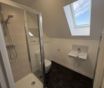 3 bedroom semi-detached house to rent - Photo 4