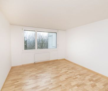 Grosszügige und gepflegte 4.5 Zimmer Wohnung an zentraler Lage! - Photo 3