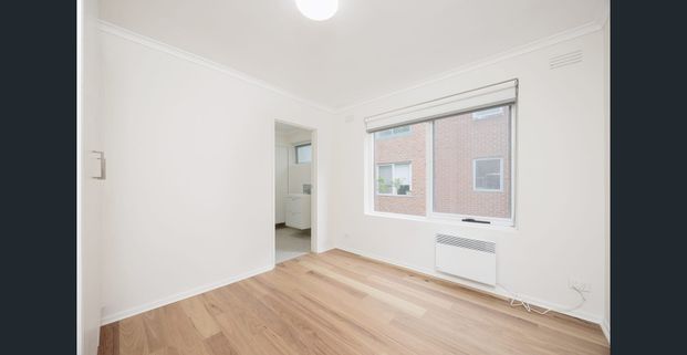 Bright, stylish and perfectly positioned! - Photo 1