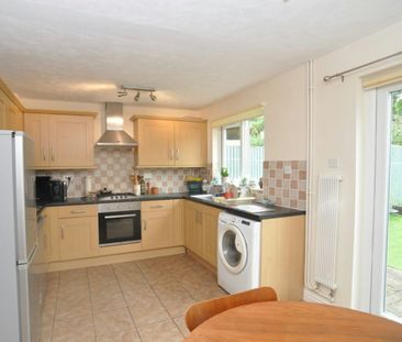 Terraced House to rent on - Photo 5