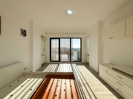 Apartament de inchiriat - suprafata generoasa - Photo 3