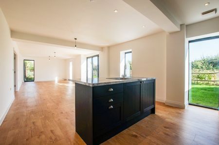 A rare and exciting opportunity has risen to rent this stunning barn conversion located within a rural setting of Bosham - Photo 5