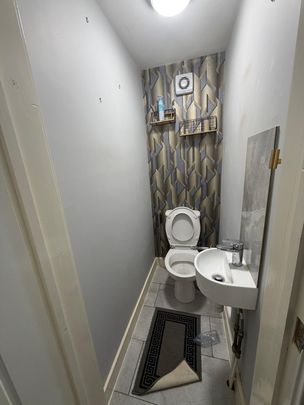 Three bed family house - £1900 - Photo 1