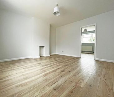 3 bedroom Semi-detached house to rent - Photo 2