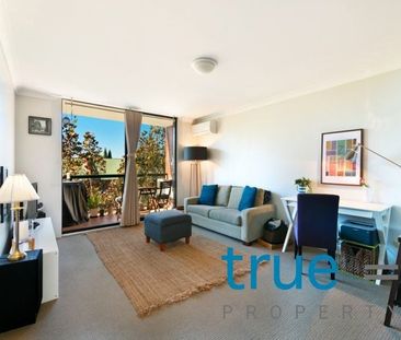 OVERSIZED ONE BEDROOM IN SYDNEY PARK VILLAGE - Photo 1