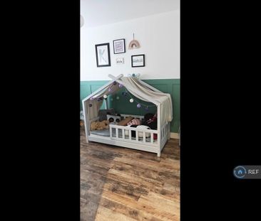 3 bedroom semi-detached house to rent - Photo 5