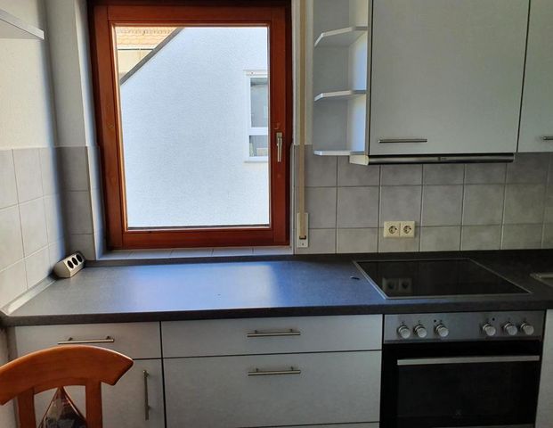 Helle gepflegte 2-Zimmer-Wohnung mit kleinem Balkon und Einbauküc - Photo 1
