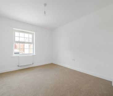 4 bedroom detached house to rent - Photo 1