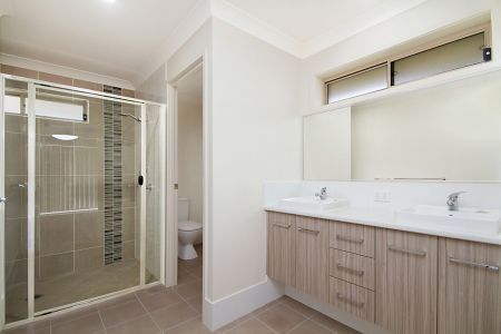 Great location - modern home, close to school! - Photo 5