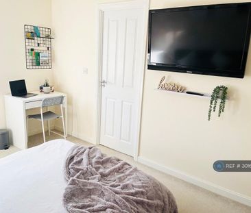 1 bedroom in a house share to rent - Photo 1