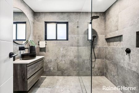 Stunning Fully Renovated Home Tucked Away in a Quiet Cul-de-Sac - Photo 3