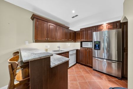 For Lease - 11 Tudor Gate, Toronto, Ontario - Photo 4